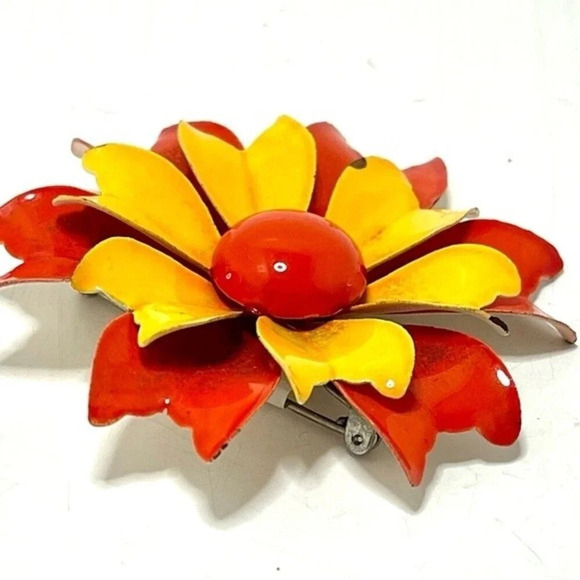 Vintage Enameled Flower Broach from the 70’s​​ - Picture 3 of 5